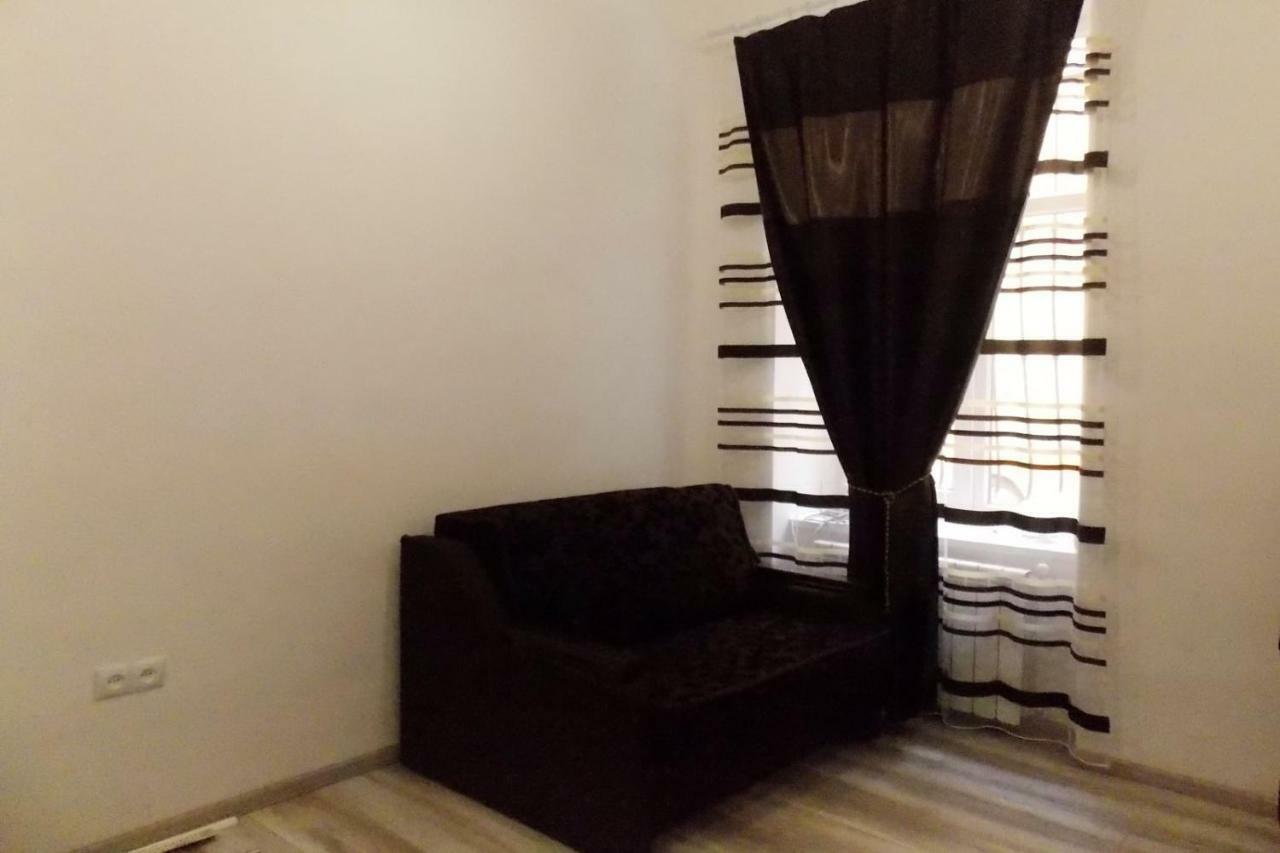 Apartment At Teodora Sqr Lviv Exterior foto